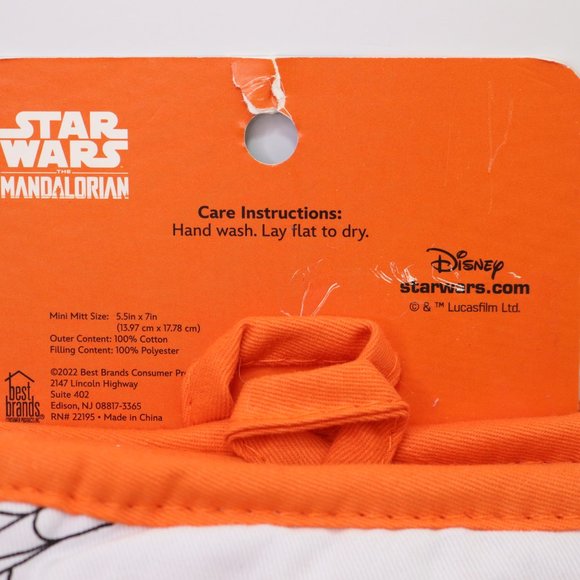 Star Wars Mandalorian Kitchen Oven Mitts Halloween New 2 Pack - Picture 3 of 3